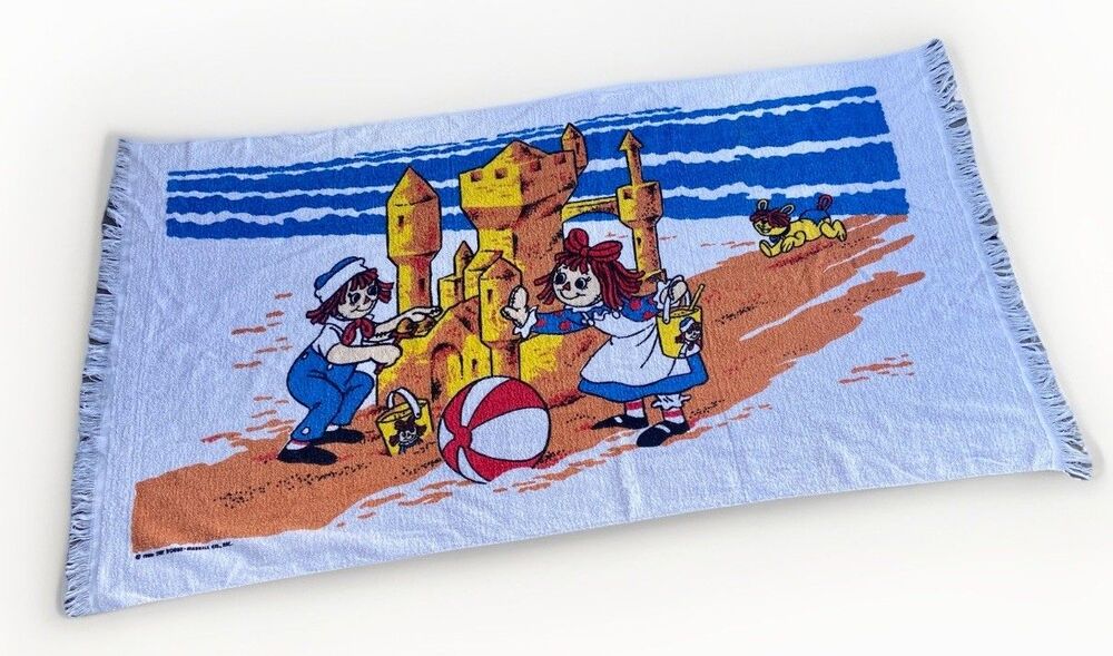 VTG 1980 Raggedy Ann & Andy Beach Towel Sandcastle Scene Fringe Bobbs Merrill